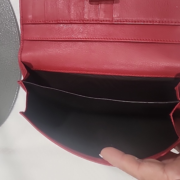 Authentic Gucci Check Book Soft Leather Wallet. - Picture 15 of 17